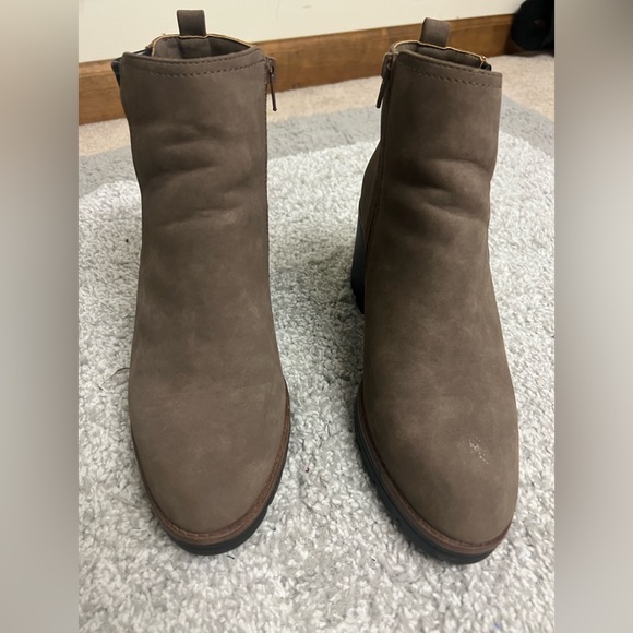 Brand new boots size 10 - Picture 2 of 8